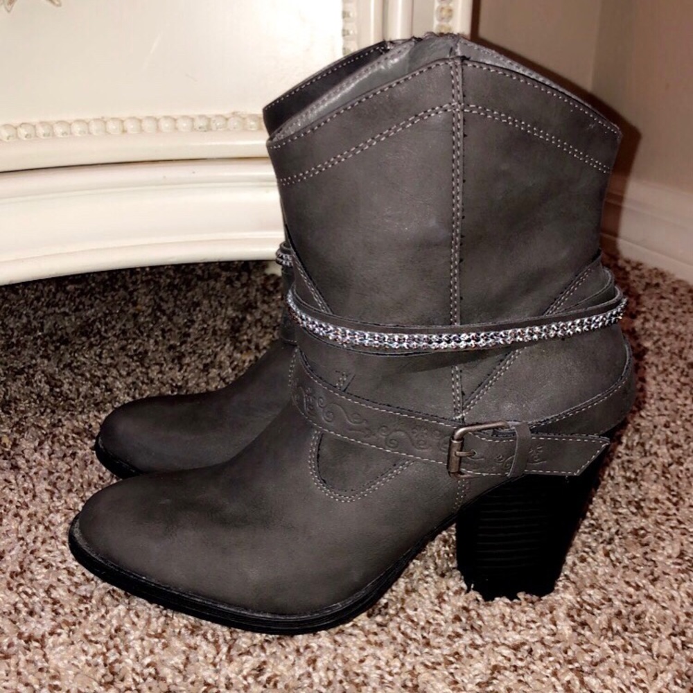 Gorgeous Grey High Heeled Boots!